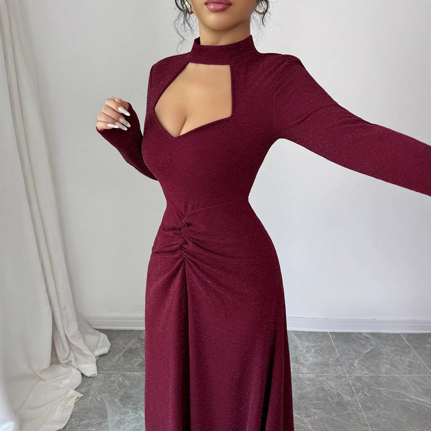 20256 春のセクシーなフィットミディドレス プリーツ入り - Midi Dress のレビューと価格
