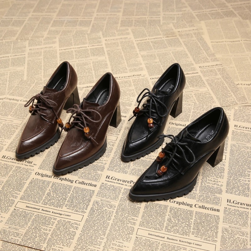 レトロなストラップ付きディープマウスシングルシューズ、レディ - Pump Heel Block のレビューと価格