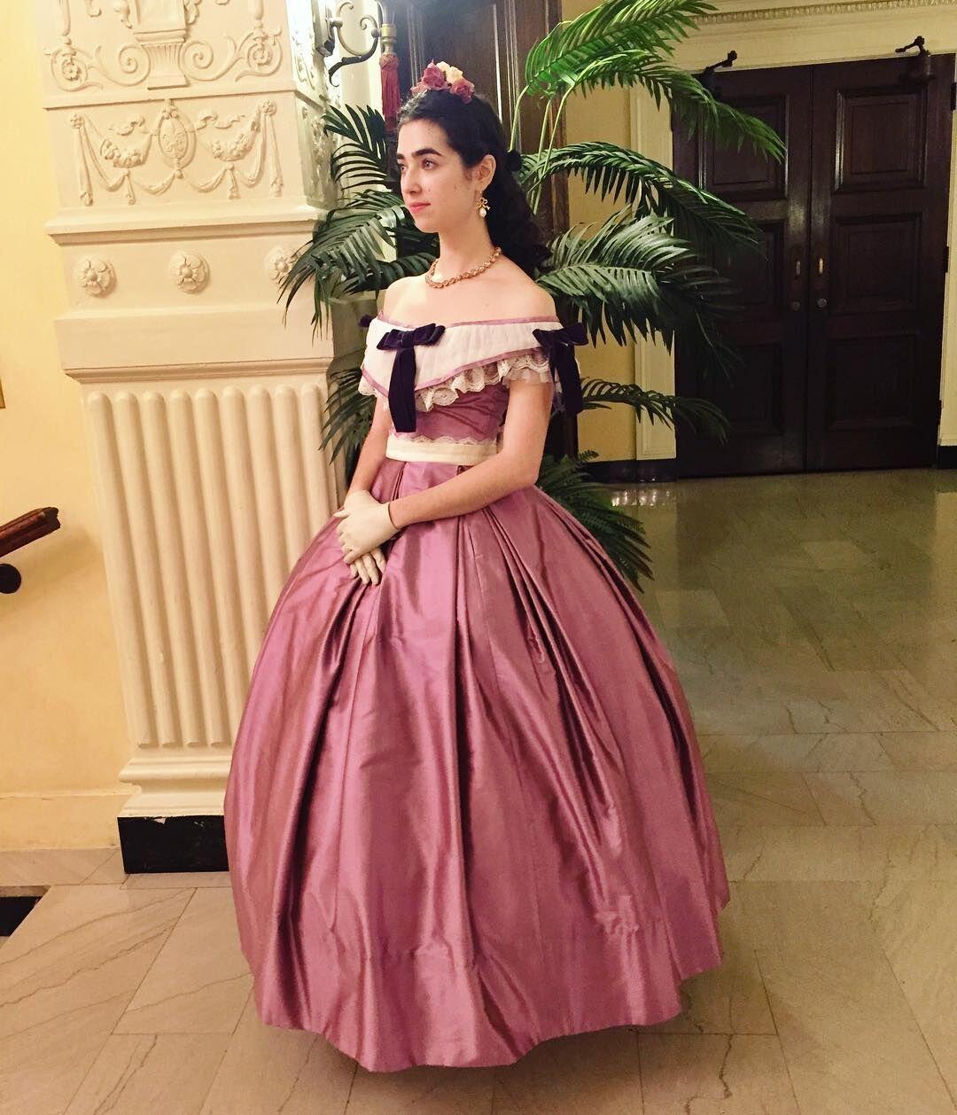 レトロなビクトリア朝の貴婦人風ドレス、オフショルダー、ダステ - Evening Gown のレビューと価格