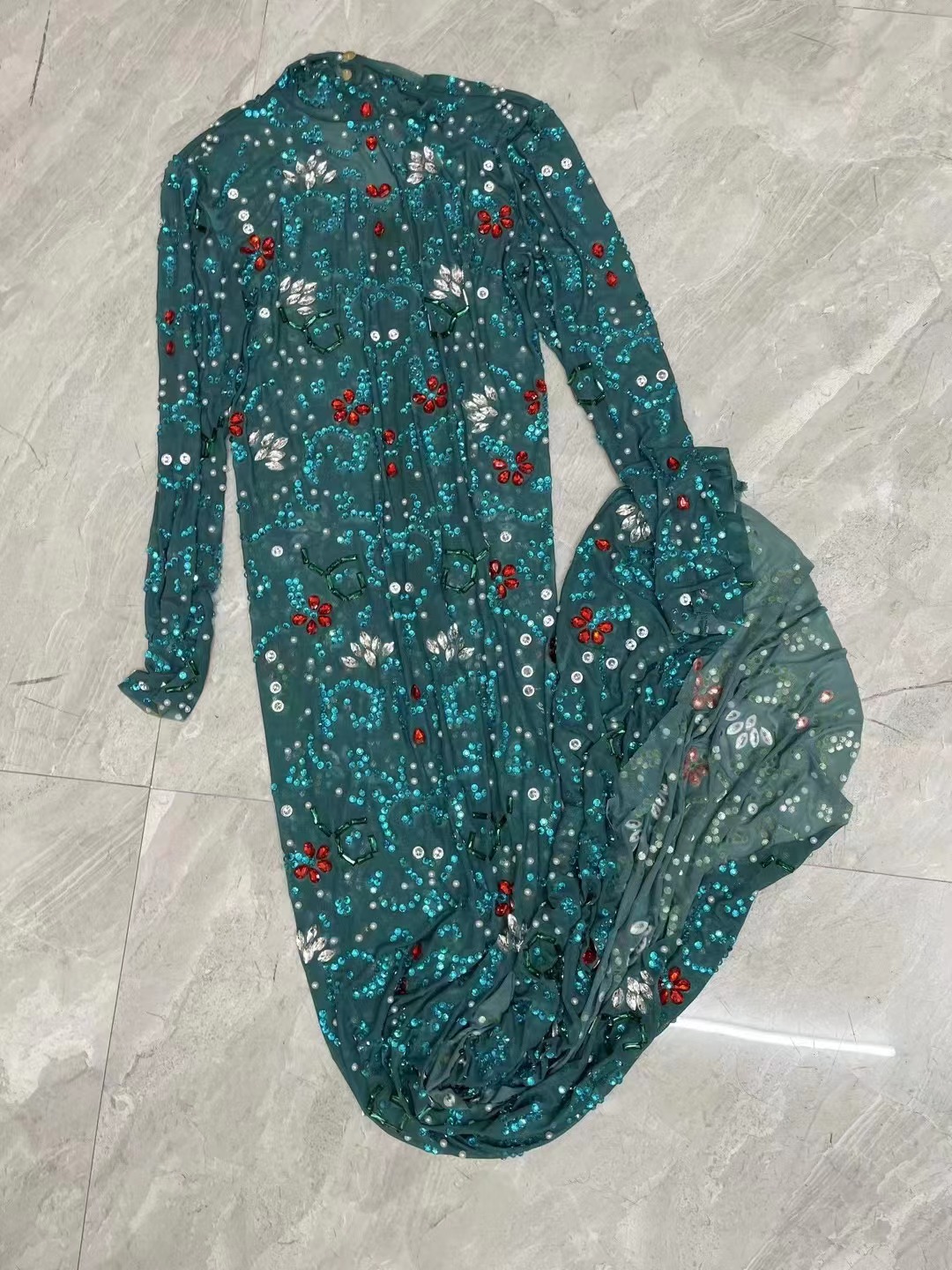 ステージ用の長袖のセクシーなラインストーンドレス、誕生日のお - Women'S Red Formal Wear のレビューと価格