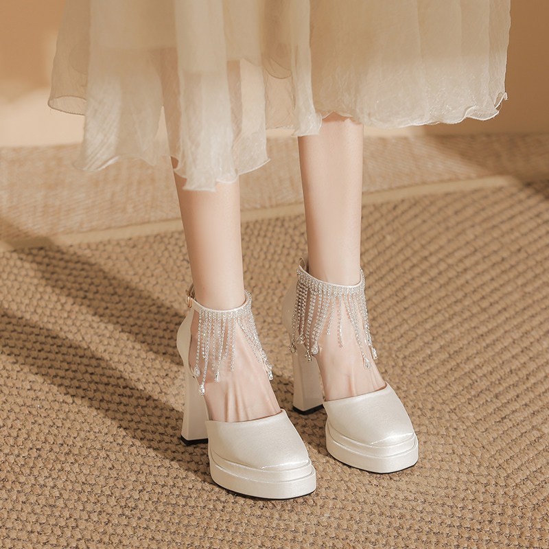 女性用ノットタイアードフィート メリージェーン ブライダルシ - Pump Heel Block のレビューと価格