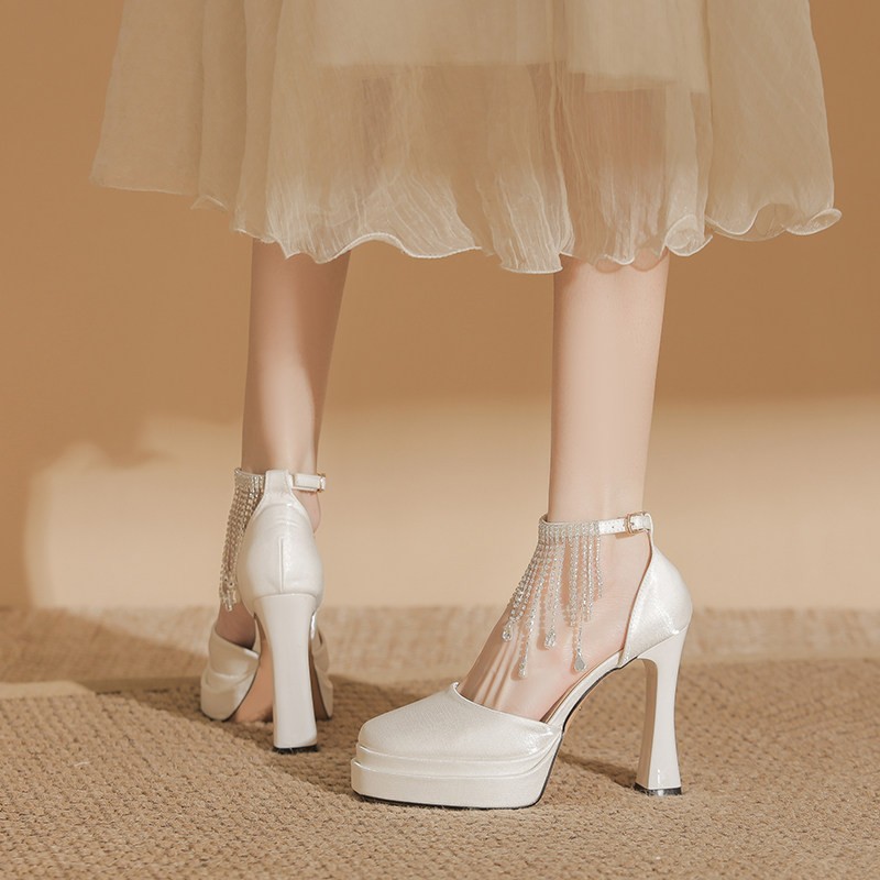 女性用ノットタイアードフィート メリージェーン ブライダルシ - Pump Heel Block のレビューと価格