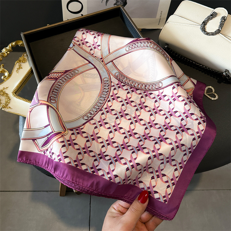 高級女性スクエアスカーフチェーンプリントバンダナ女性シルクス - Silk Blouse のレビューと価格